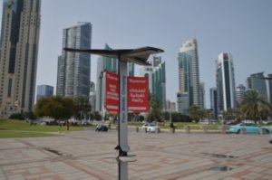 Doha_corniche_phone_charging